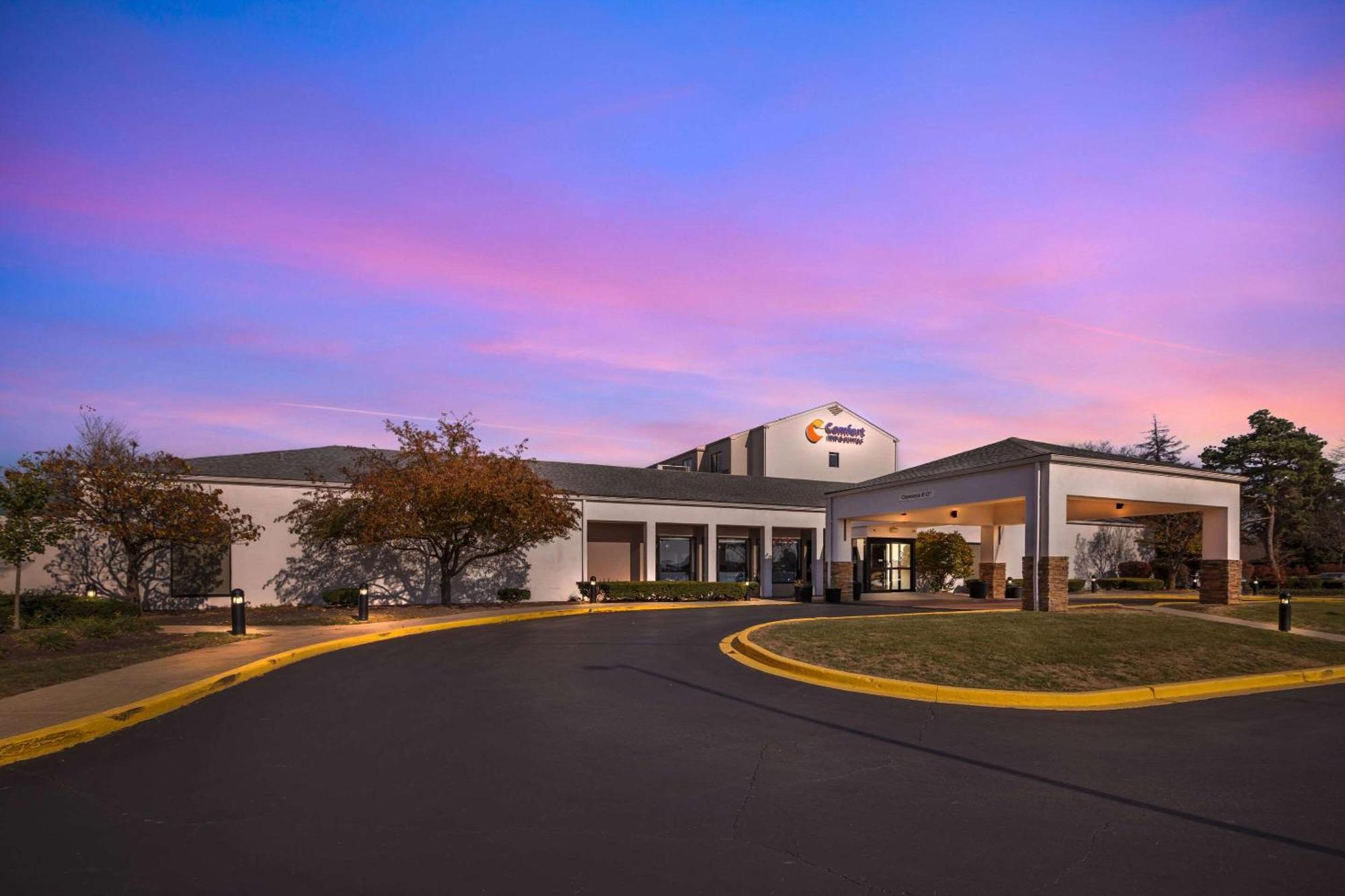 Comfort Inn & Suites Arlington Heights - Buffalo Grove Exterior photo